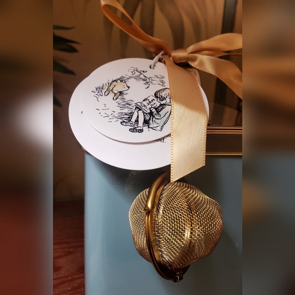 🆕️💛Winnie-the-Pooh Tea Tin with Infuser and Loose tea NWT - Picture 5 of 5